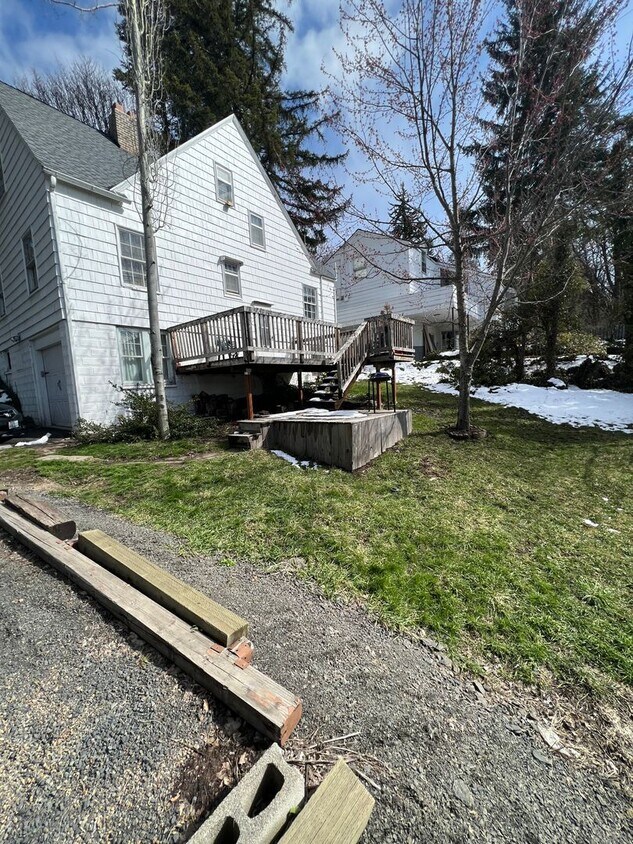 Building Photo - 1065 NE Indiana St