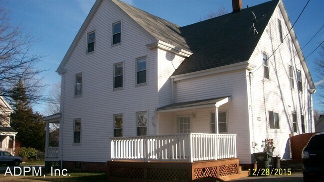 Building Photo - 3 br, 1.5 bath House - 10 Elmwood St.