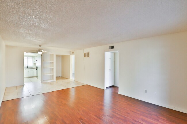 Building Photo - 10828 N Biltmore Dr