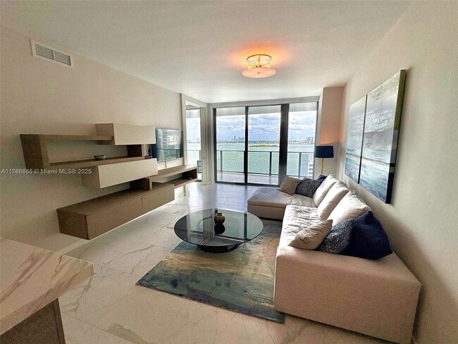 Foto del edificio - 650 NE 32nd St