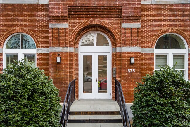 Entrada principal - 525 9th St NE