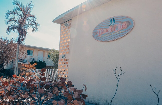 Building Photo - 211 Circle Dr