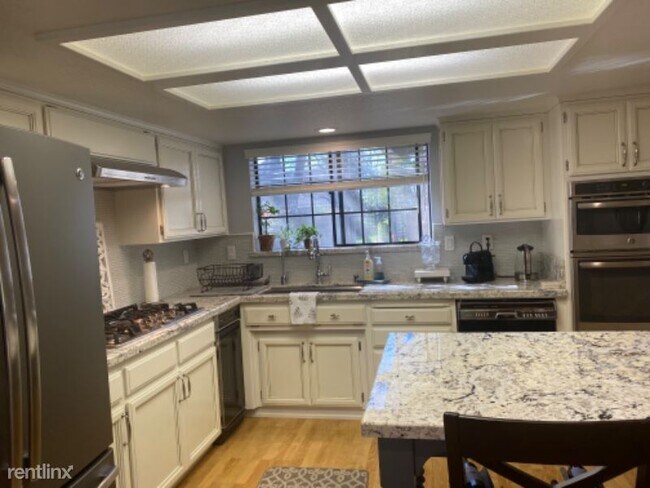 Foto del edificio - 3 br, 2.5 bath Condo - 954 W Cross St