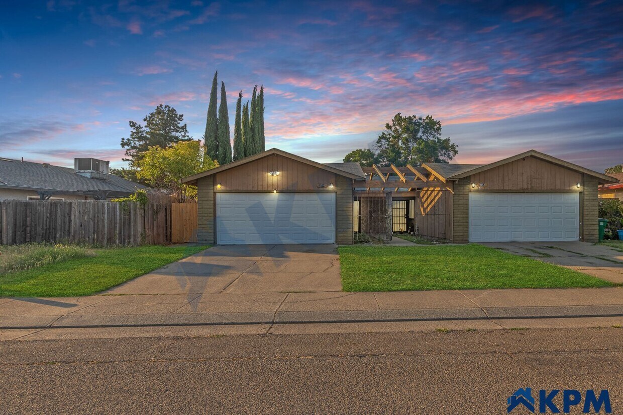 Primary Photo - 2053 - 2055 Pawnee Way