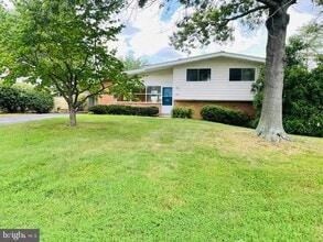 Building Photo - 5900 King James Dr