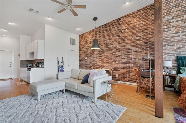 Foto del edificio - 2931 E 12th St