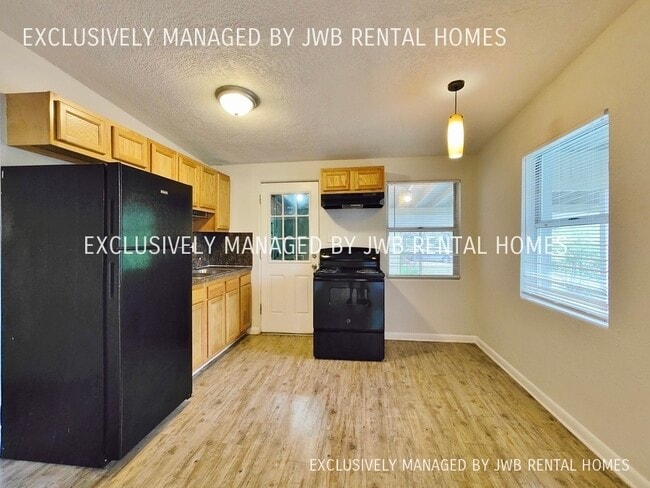 Building Photo - 4310 Detaille Dr