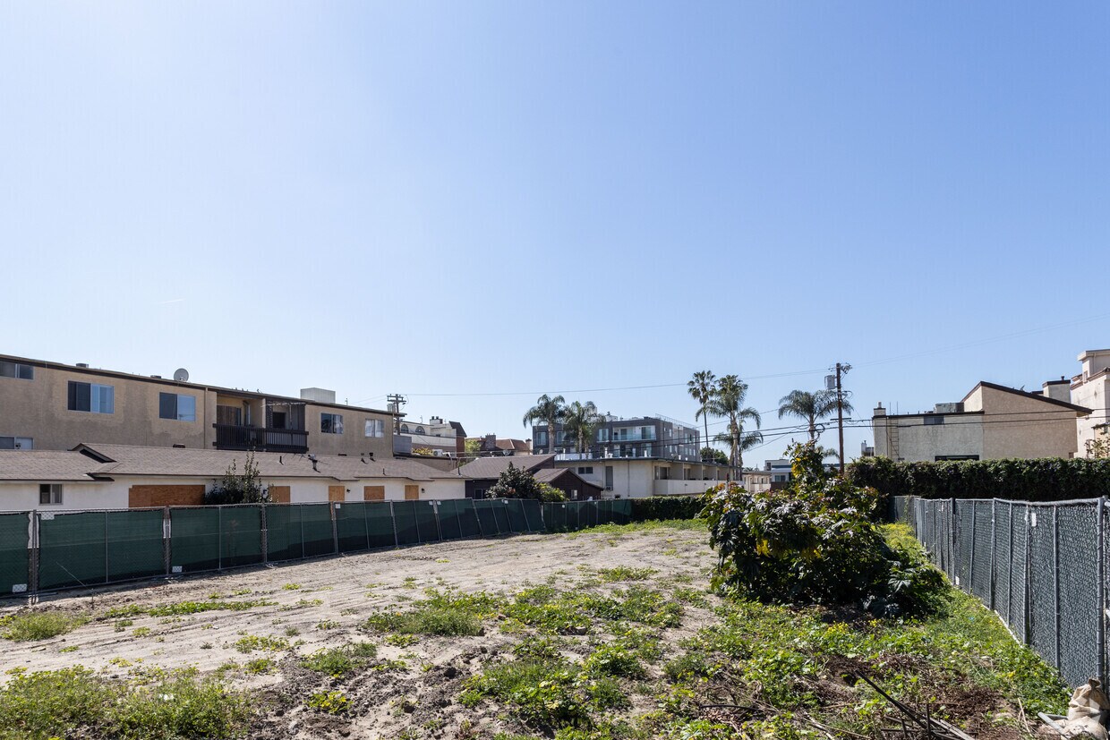 Building Photo - 1721 Colby Ave