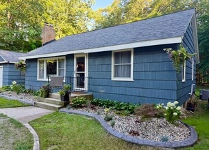 Building Photo - 525 W Giles Rd