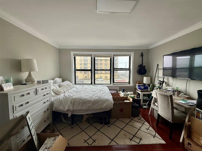 Foto del edificio - 302 E Broadway
