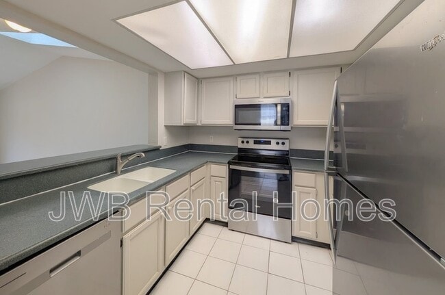 Foto del edificio - 2390 Ironstone Dr E