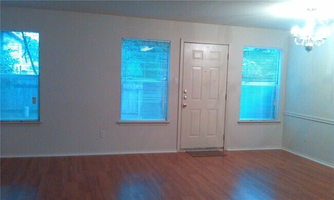 Foto del edificio - 9629 Sugar Hill Dr