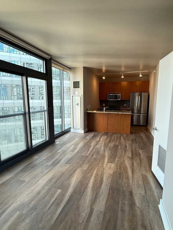 Foto del edificio - 11 W Grand Ave