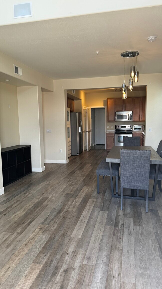 Comedor - 615 E Portland St