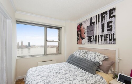 Foto del edificio - 320 E 40th St