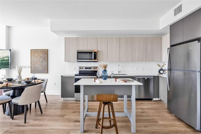 Building Photo - 3801 N Dixie Hwy