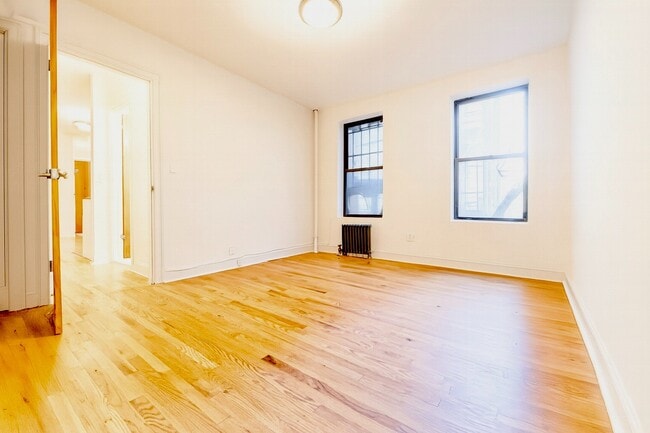 Foto del edificio - 282 Cabrini Blvd