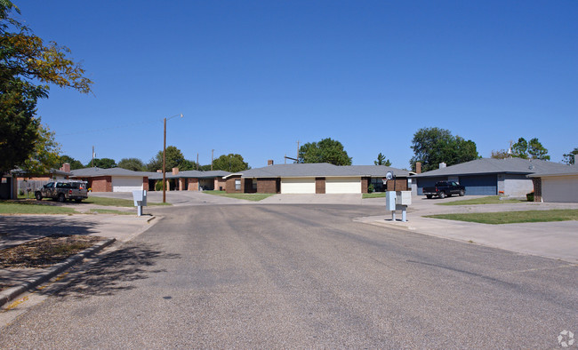 Building Photo - Wolfforth Duplexes