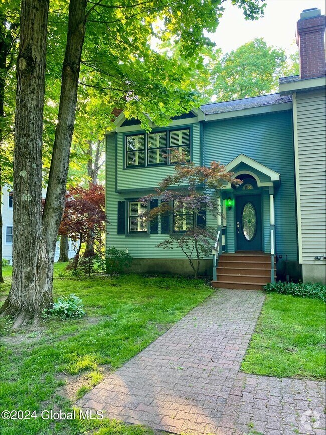 Interlaken Apartments for Rent with a Yard Saratoga Springs, NY 6