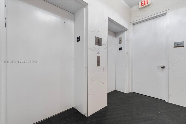Foto del edificio - 16001 Collins Ave