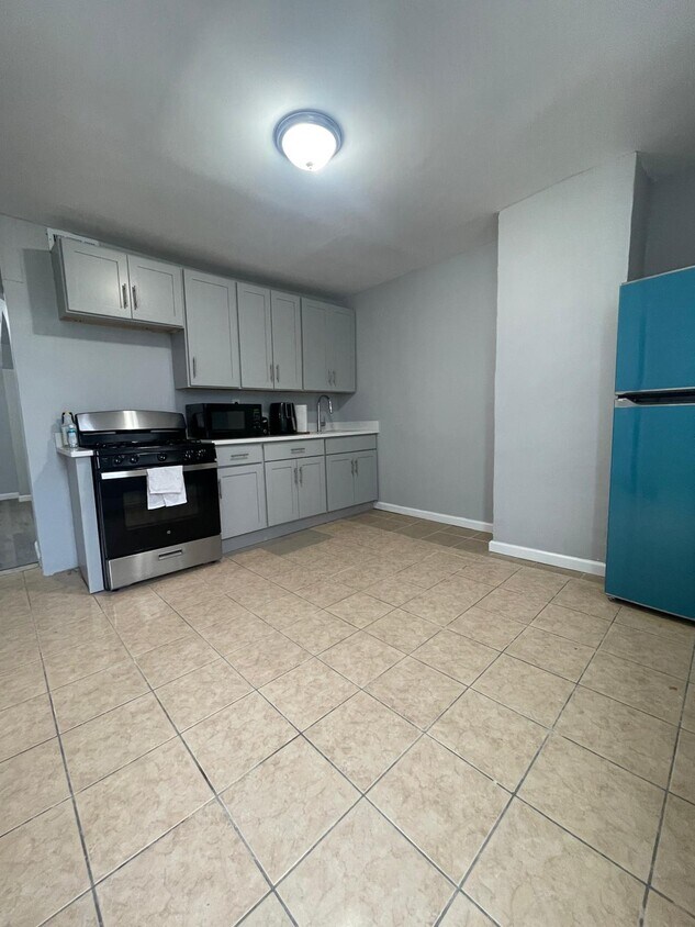 Unit 2 - 185 Woodlawn Ave