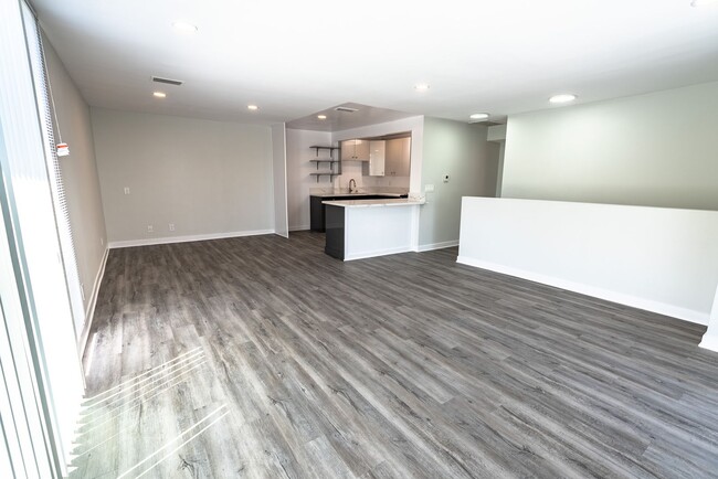 Interior Photo - 2039 North Las Palmas Ave