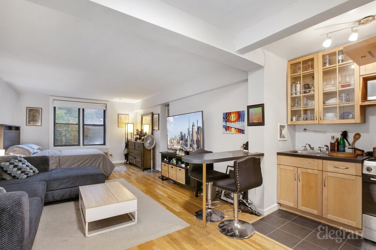 Foto principal - 229 E 28th St