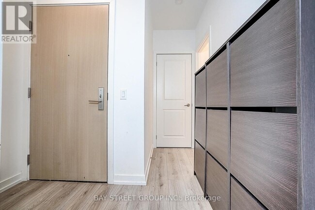 Building Photo - 395 Bloor St E