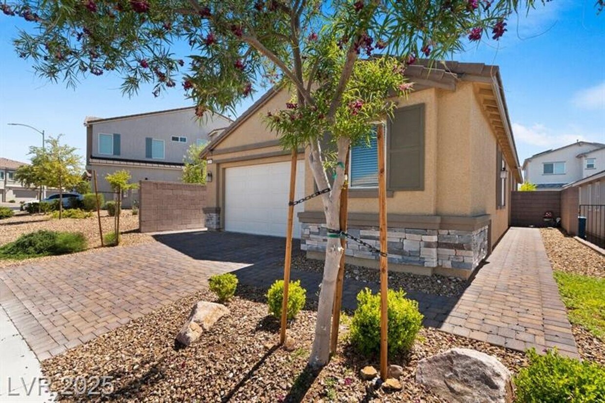 Foto principal - New west Henderson 1 story home with Casita!
