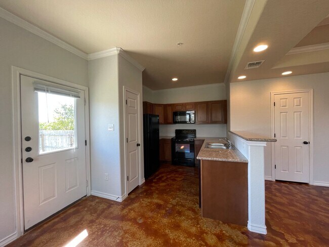Building Photo - END UNIT Town home for rent