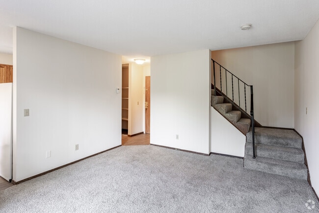 2BR, 1.5BA - 950SF - Living Room - Robin Court