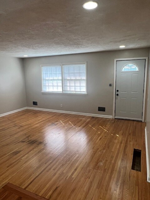 Foto del edificio - 3211 Mid Dale Ln