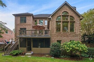Building Photo - 2262 Meadowvale Dr NE