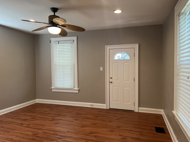 Building Photo - 502 Wirtz Way