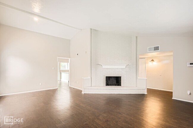 Foto del edificio - 8314 Kensington Dr