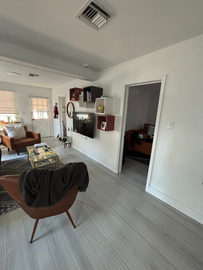 Foto del edificio - 3621 Potter St