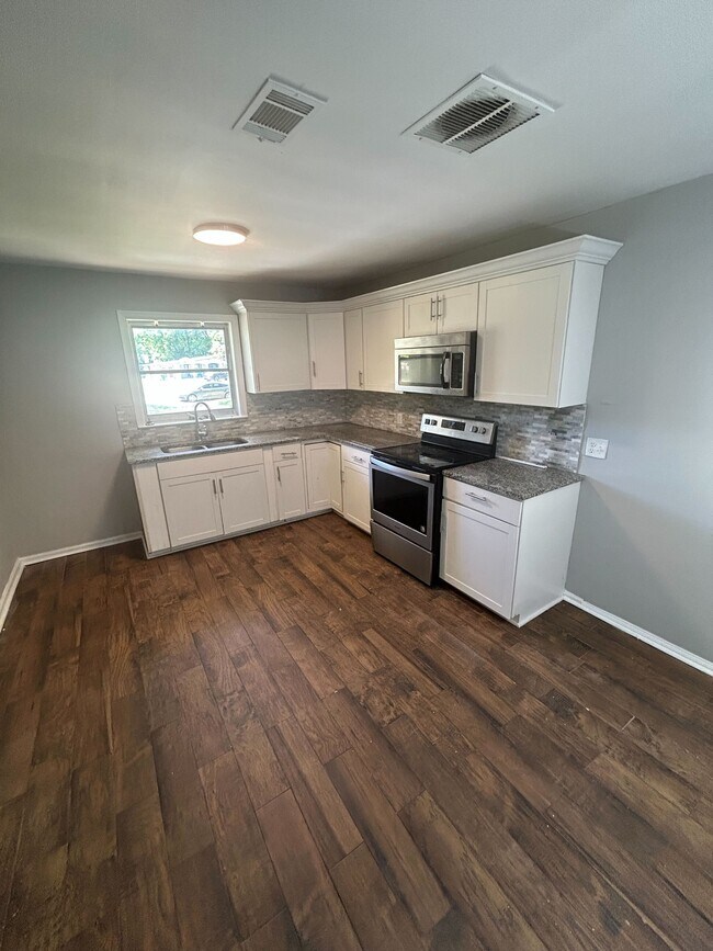 Foto del edificio - 2633 Ashlawn Dr