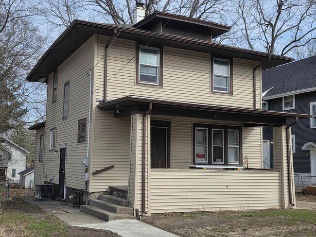 Building Photo - 321 Albert Ave