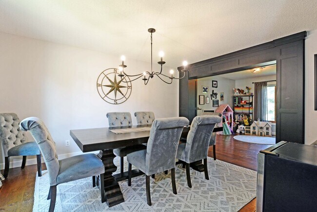 Building Photo - Beautiful 4-Bedroom Home in Vadnais Height...