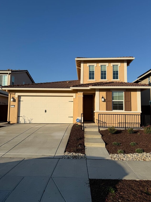 Primary Photo - Newly Built Home in Woodland