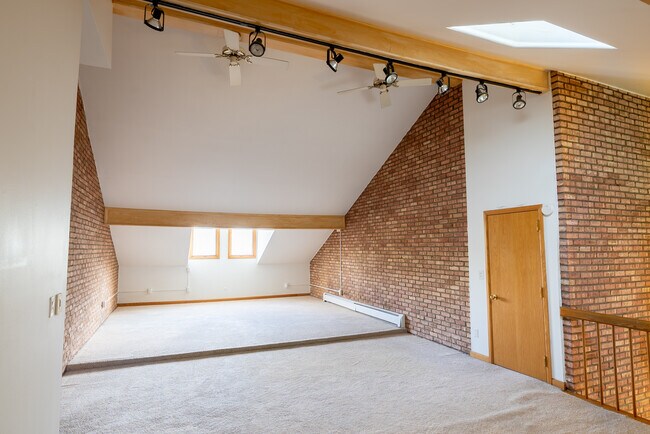 Building Photo - 2230 W 14 Mile Rd