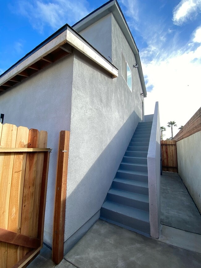 Building Photo - 8449 Lomond Dr