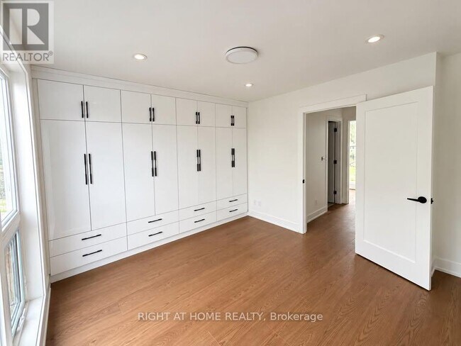 Building Photo - 113 Crocus Dr