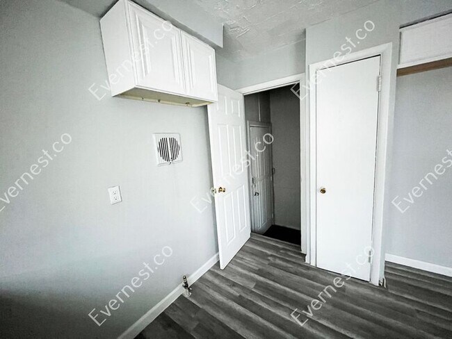 Foto del edificio - 15380 Meyers Rd