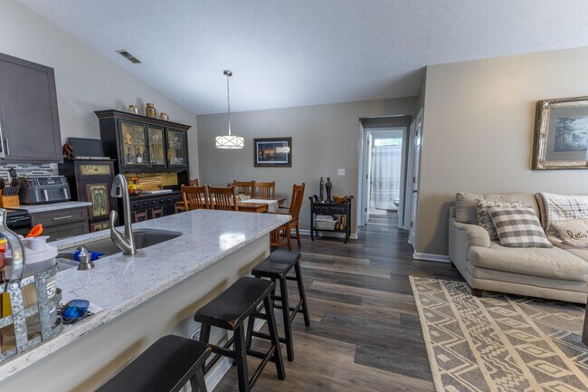 Foto del edificio - 4216 Kensington Garden Ct