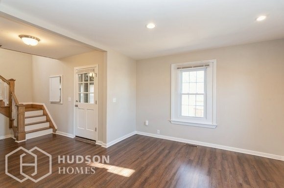 Building Photo - 357 Colony St
