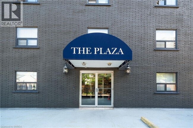 Photo du bâtiment - 200 Charlton Ave E