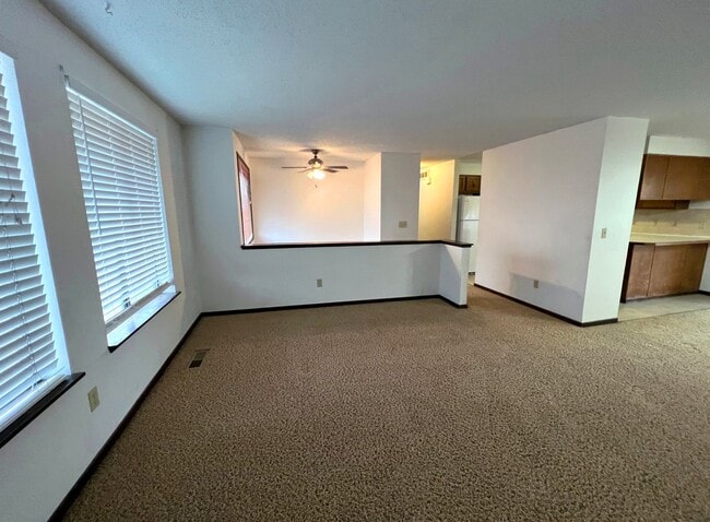 Building Photo - Spacious Two-Story Home with 5 Bedrooms + ...