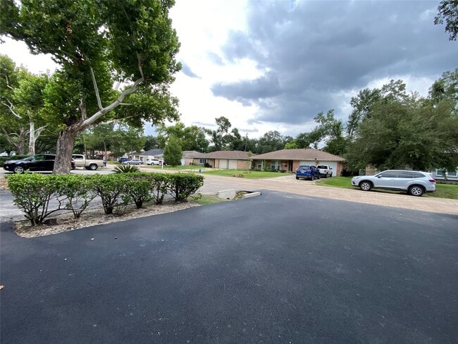 Foto del edificio - 10682 Hazelhurst Dr