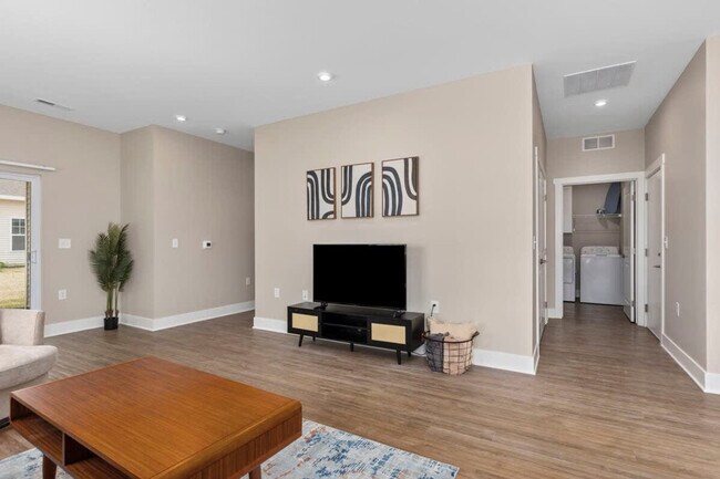 Foto del edificio - 5840 Fox Grape Ave